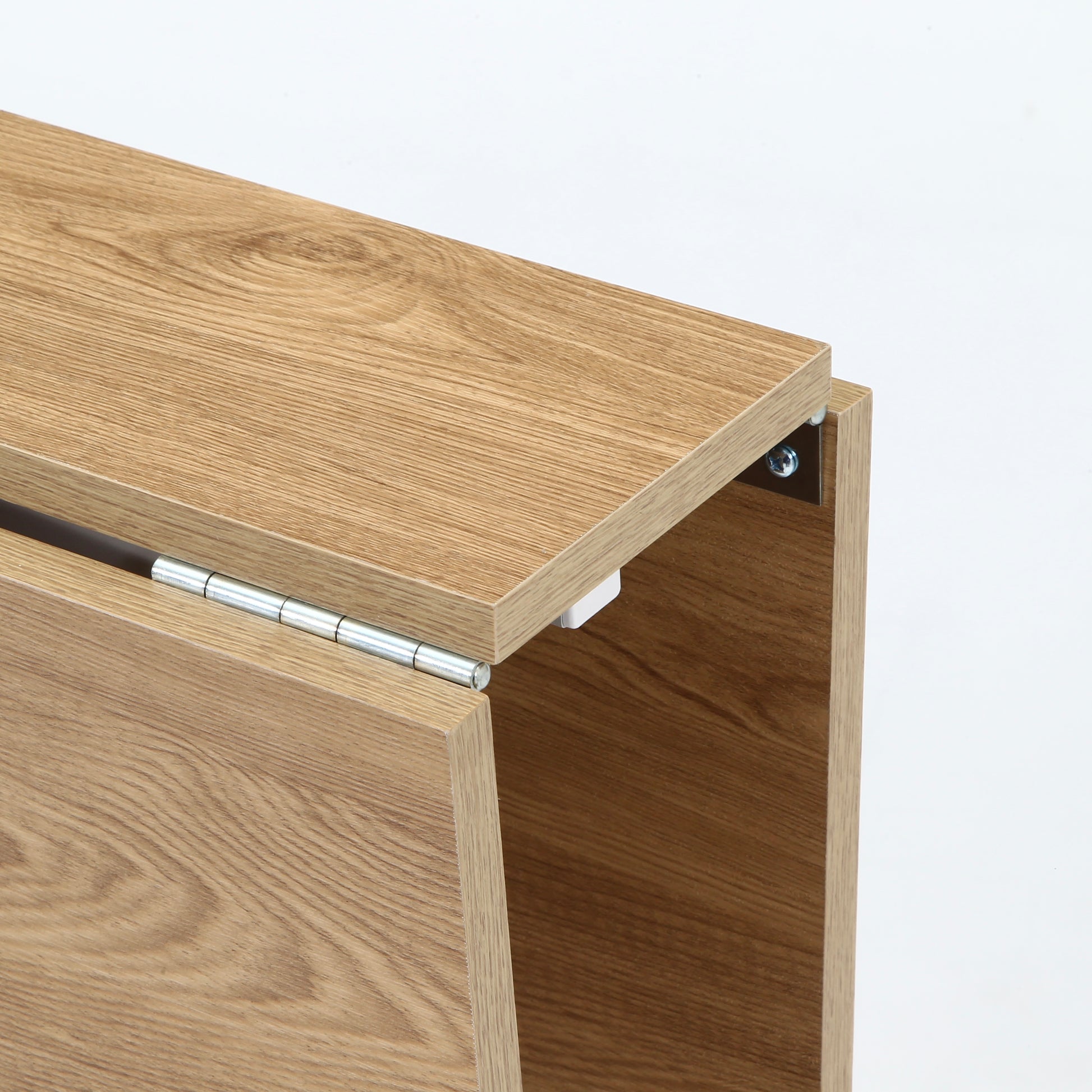 ウッド天板とスチール脚の異素材組み合わせの折りたたみ式のダイニングテーブルが折り畳まれている様子