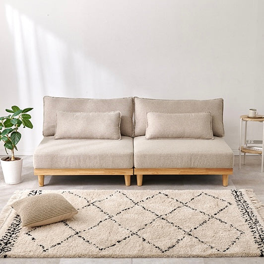 座面が広い2人掛けのソファが並んで置かれている様子