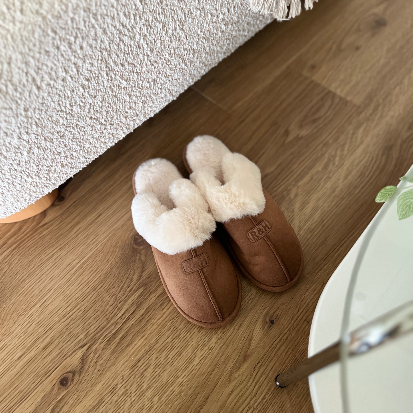 ブラウンのムートン調のファースリッパ