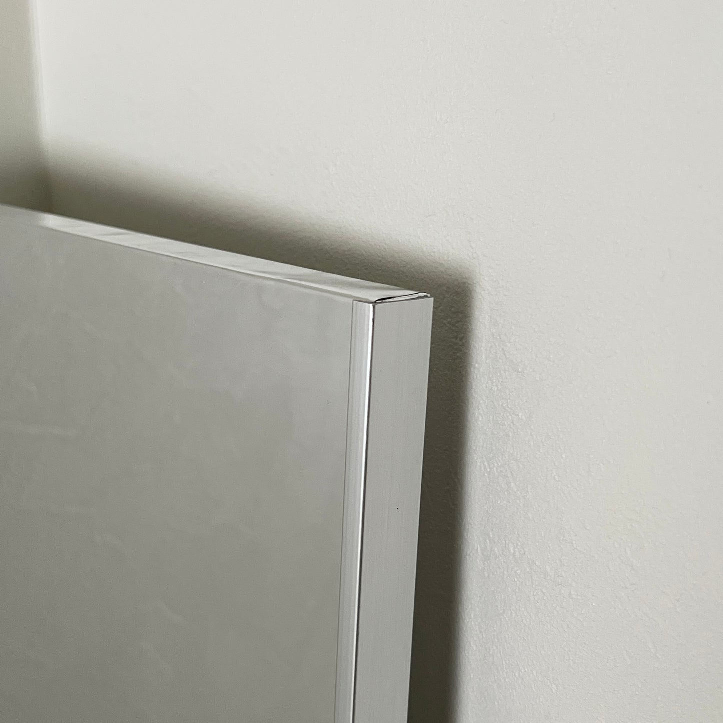 全身鏡の角の部分