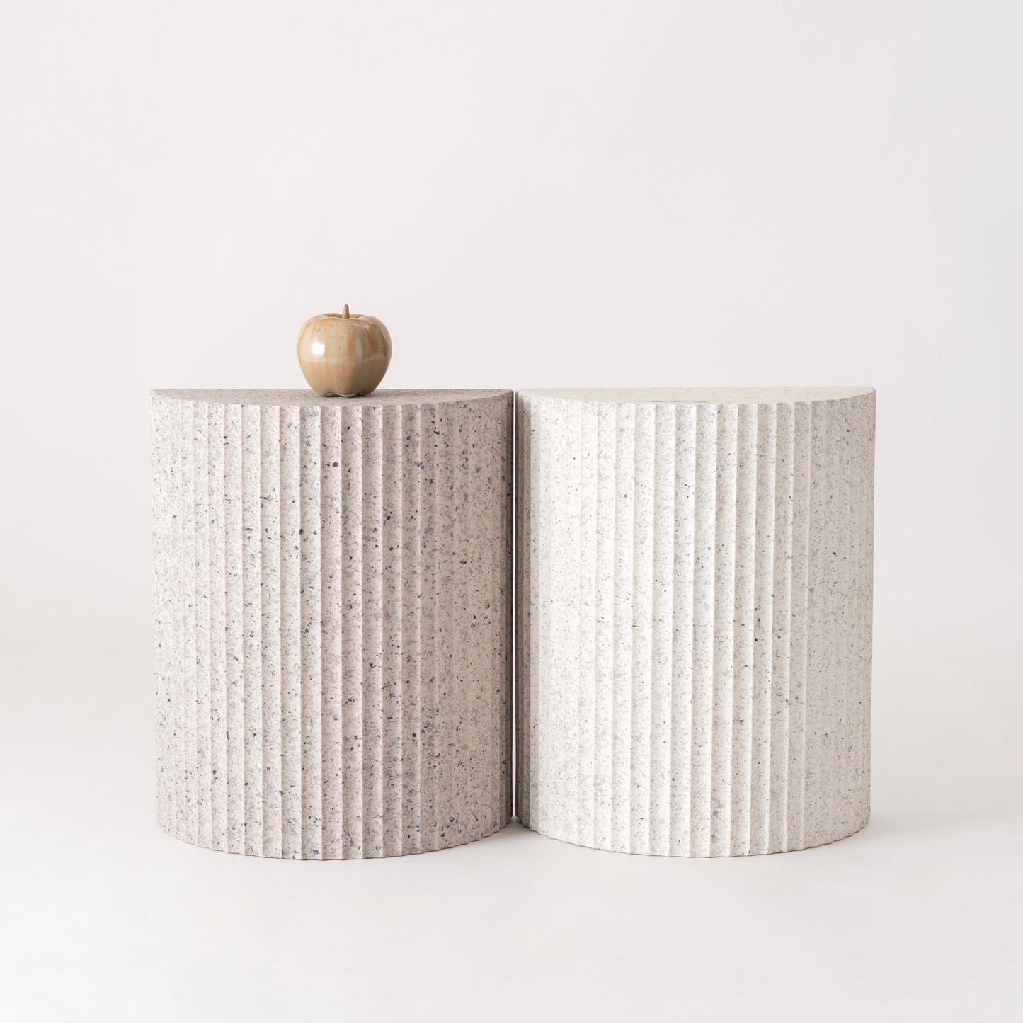 テラゾー柄半円サイドテーブル