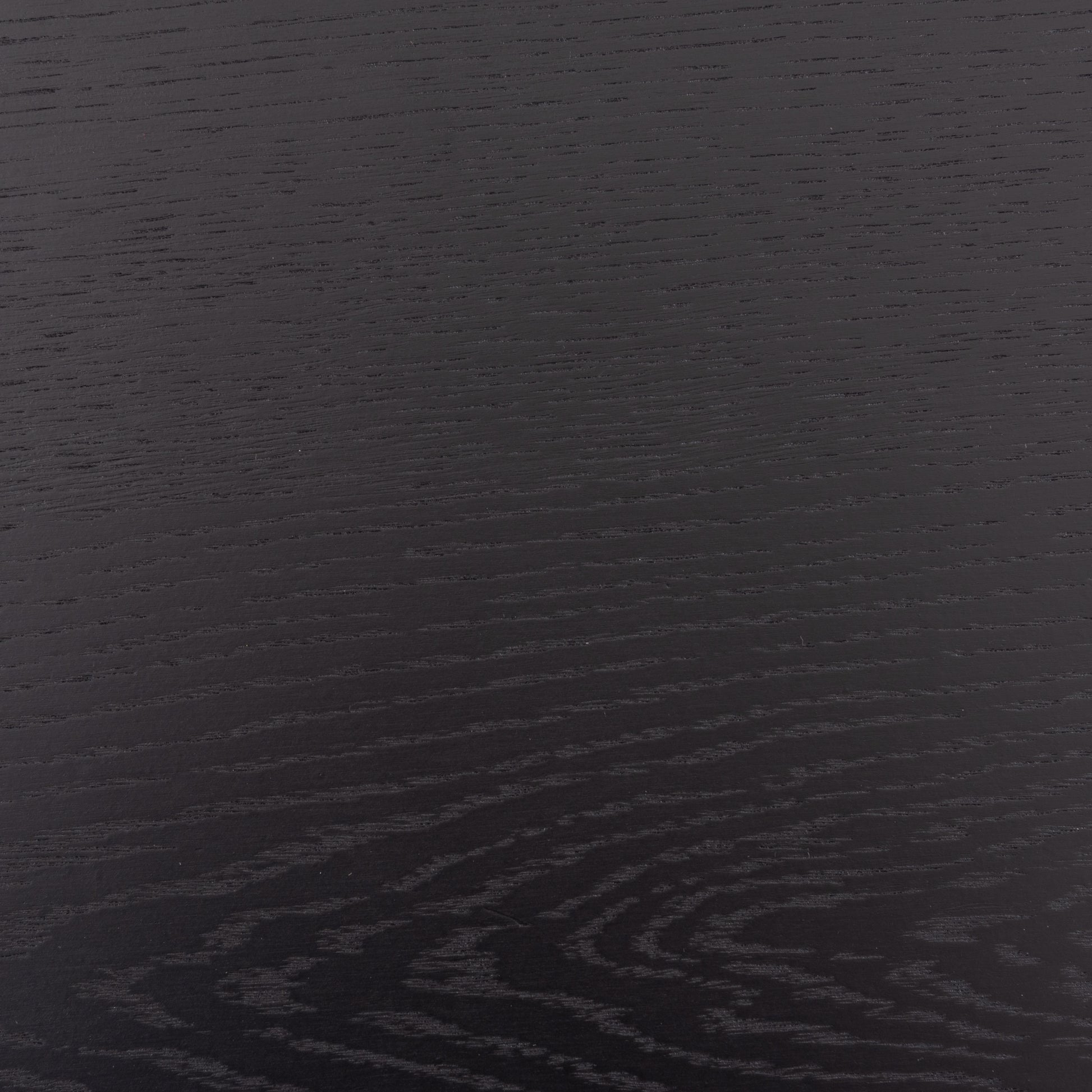 天然木オーク材を使用したシンプルなダイニングテーブルのブラックの天板のアップ