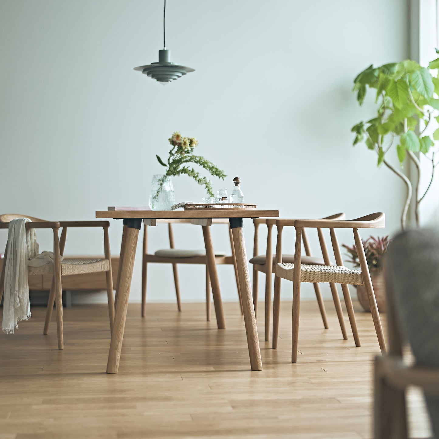 ヘリンボーンダイニングテーブル