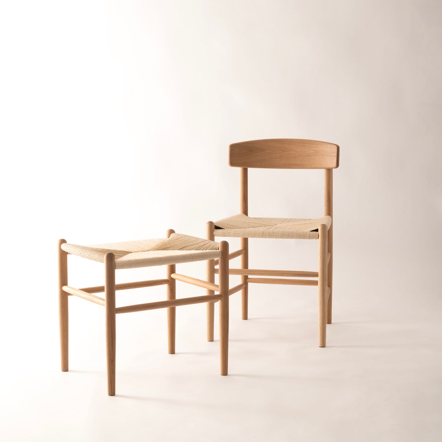 ペーパーコードデザインがお洒落な背もたれ付きの椅子