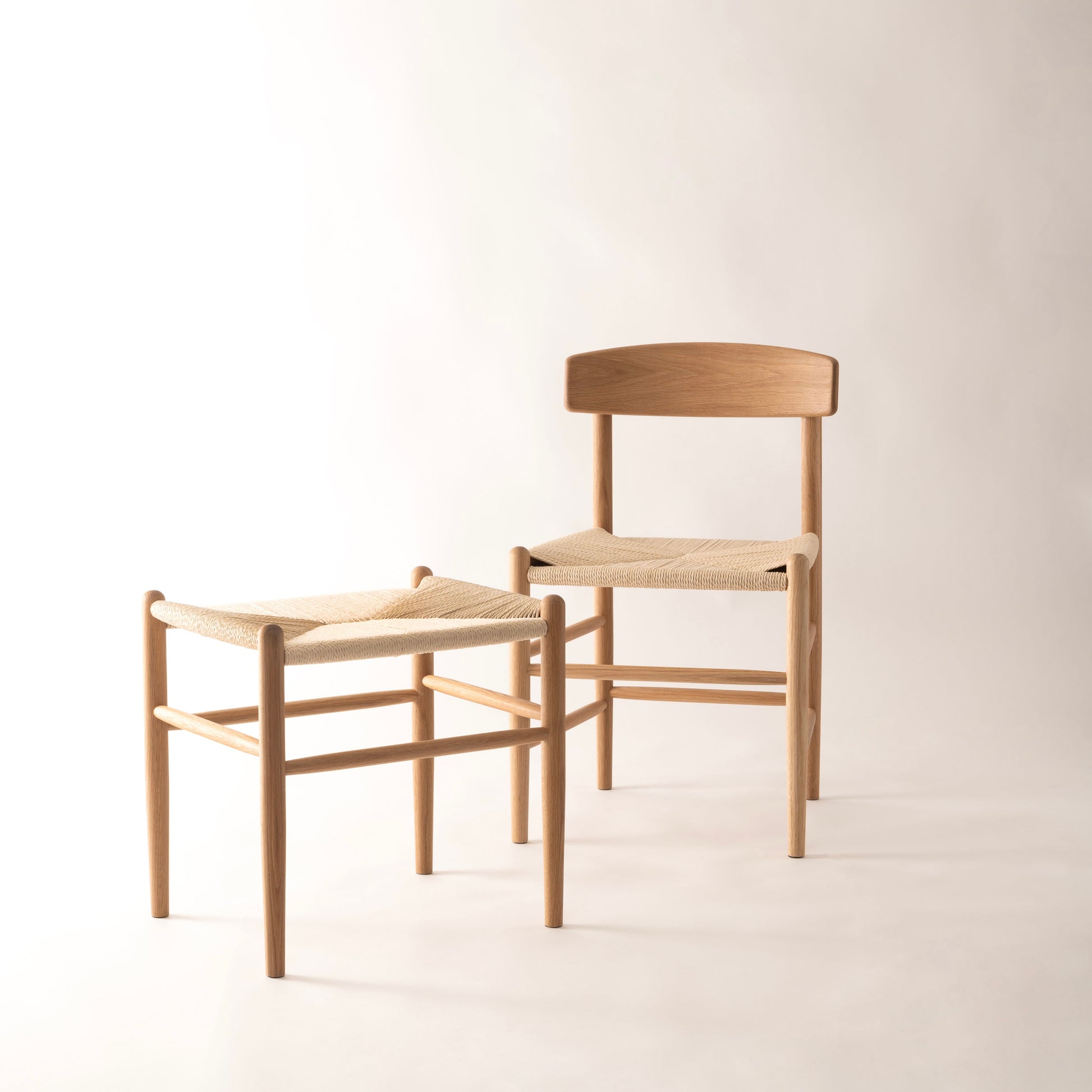 ペーパーコードデザインがお洒落な背もたれ付きの椅子