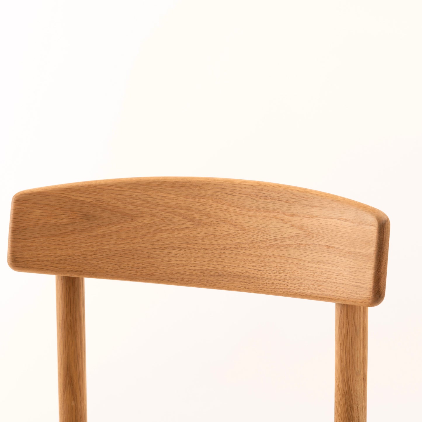 ペーパーコードデザインがお洒落な背もたれ付きの椅子