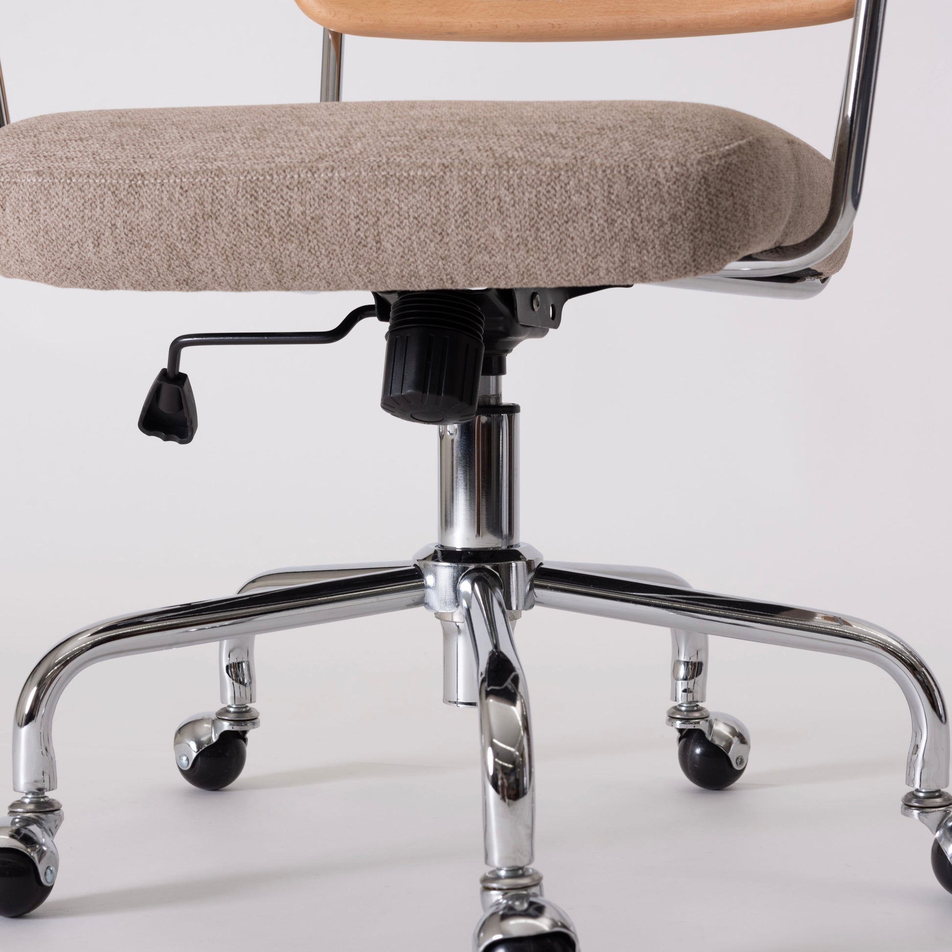 ラタンデザインがお洒落なワークチェア