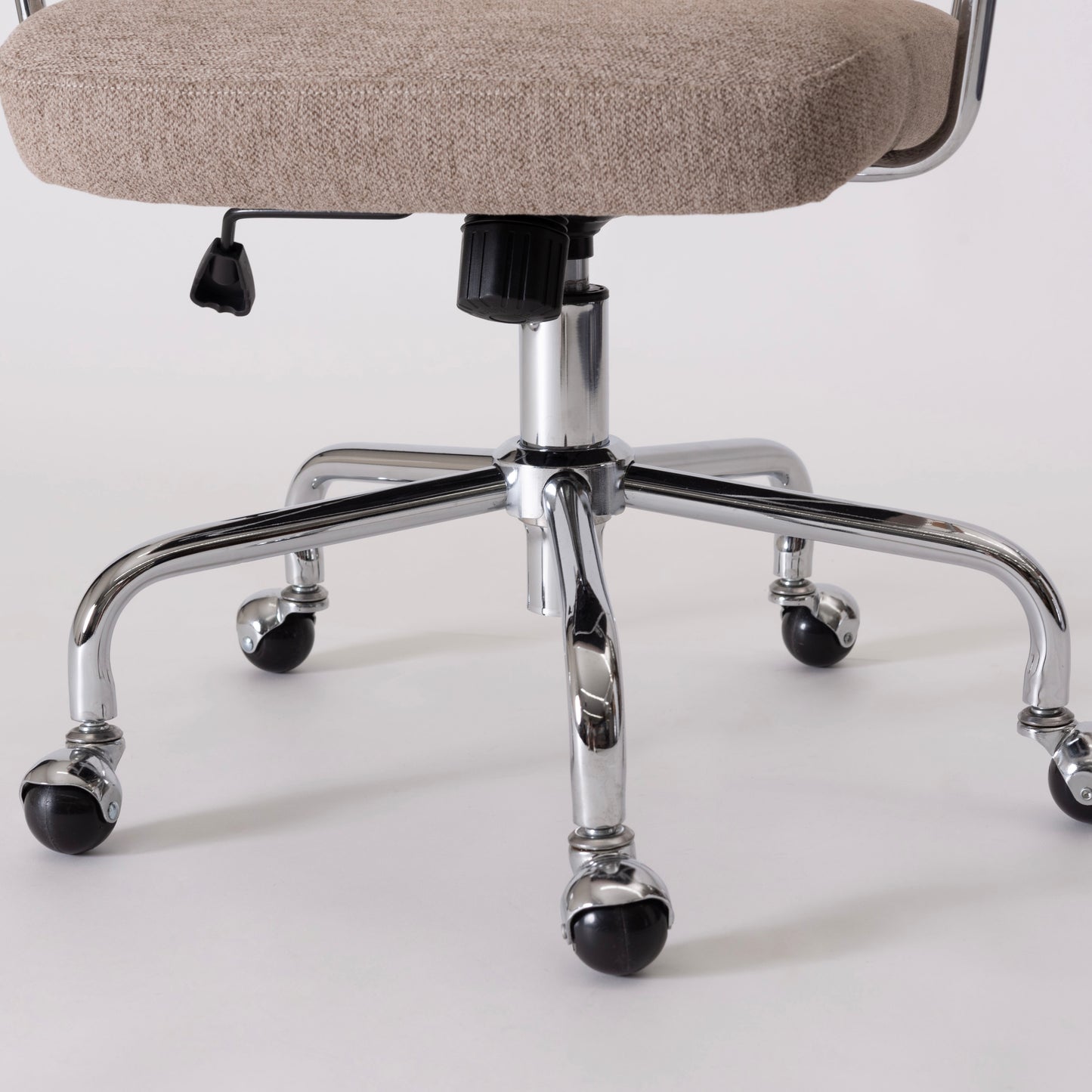 ラタンデザインがお洒落なワークチェア