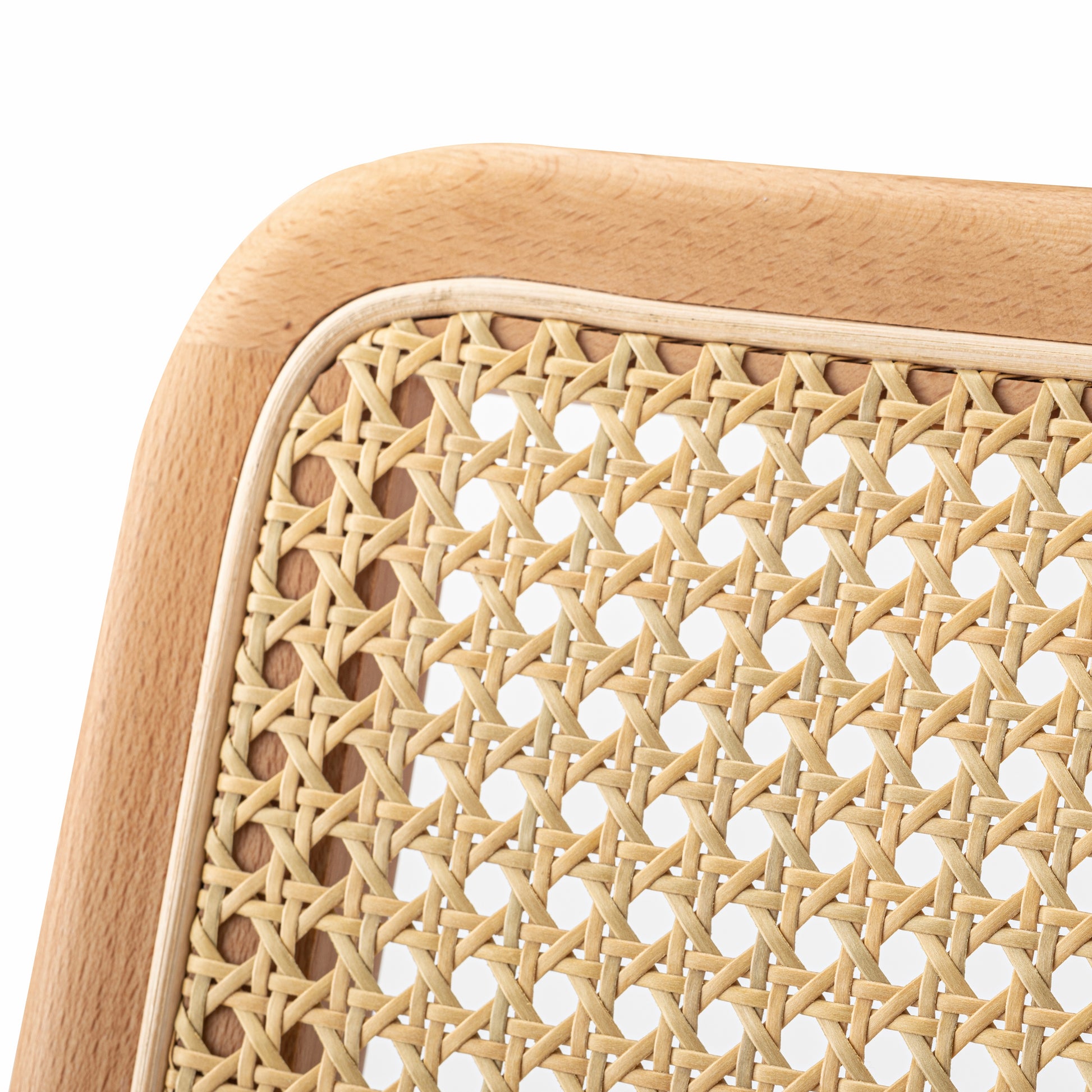 ラタンデザインがお洒落なワークチェアの背もたれ部分