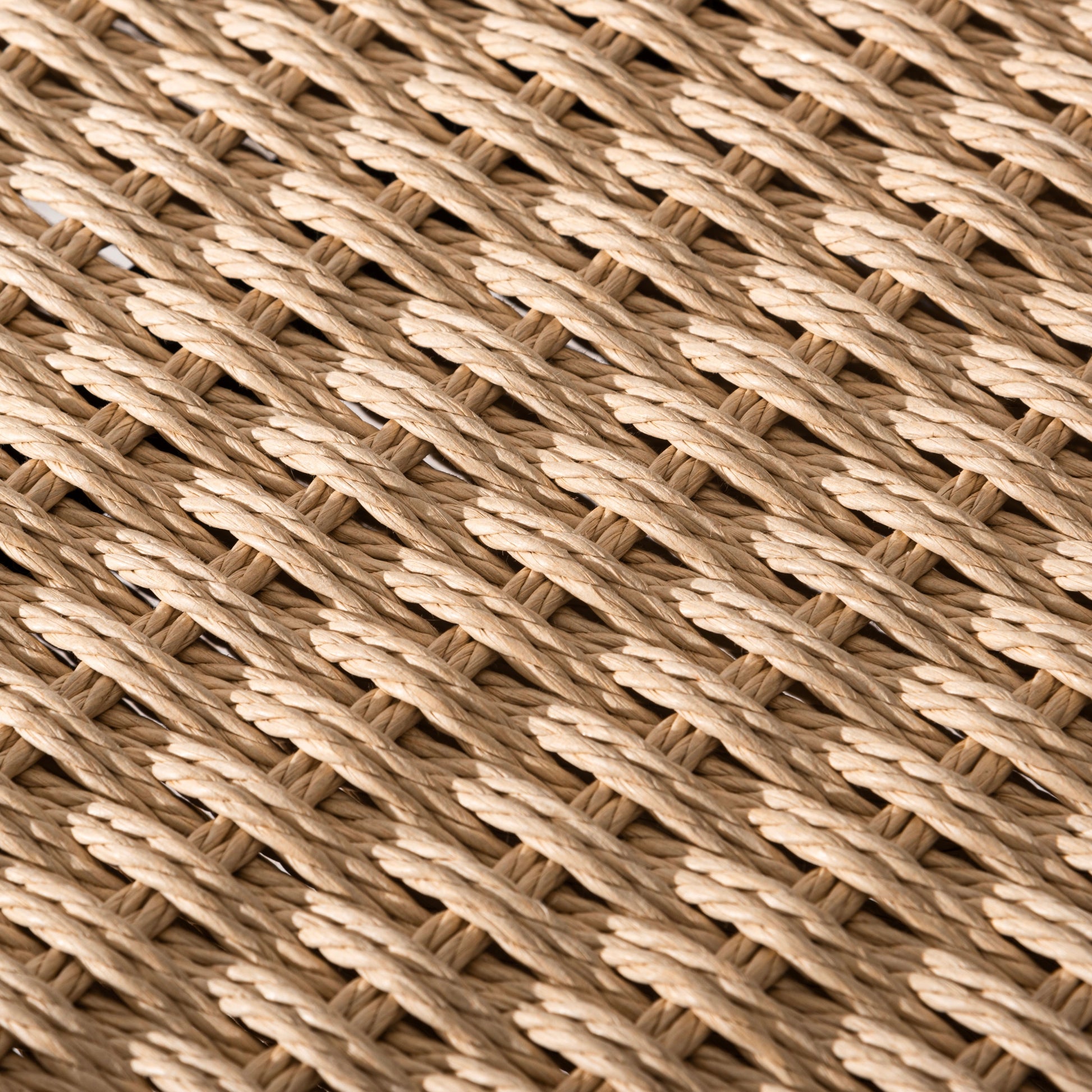 木のフレームとペーパーコードの座面が特徴のチェアの座面部分