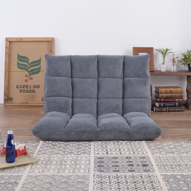 グレーのもこもこ座椅子を部屋に置いている様子