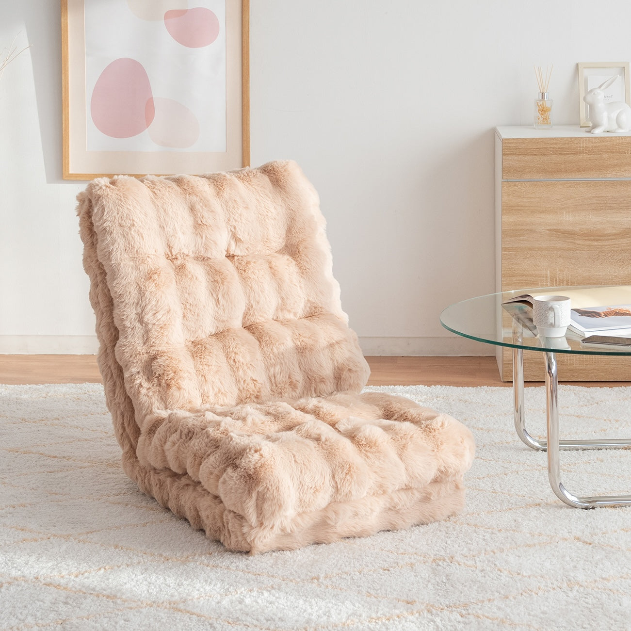 ふわとろ3way座椅子ベージュがローテーブル横に置いてある様子