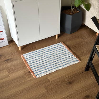 青と白のボーダーのミニラグ