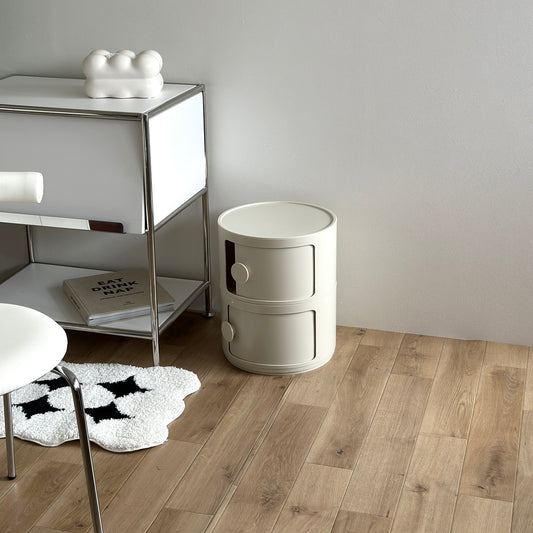 アイボリーの円柱型のキャビネット