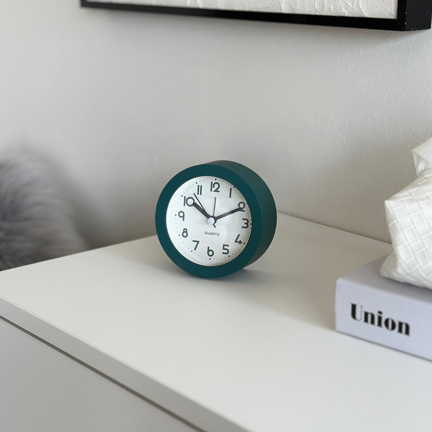 グリーンのシンプルな置き時計