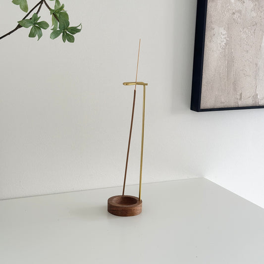 土台が木製のインセンスホルダー