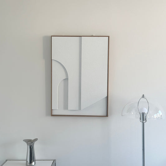 壁にかけられた立体的なアート