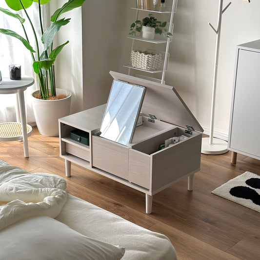 ドレッサーとローテーブルが一体化になったローテーブルがコンパクトなお部屋に置かれている様子