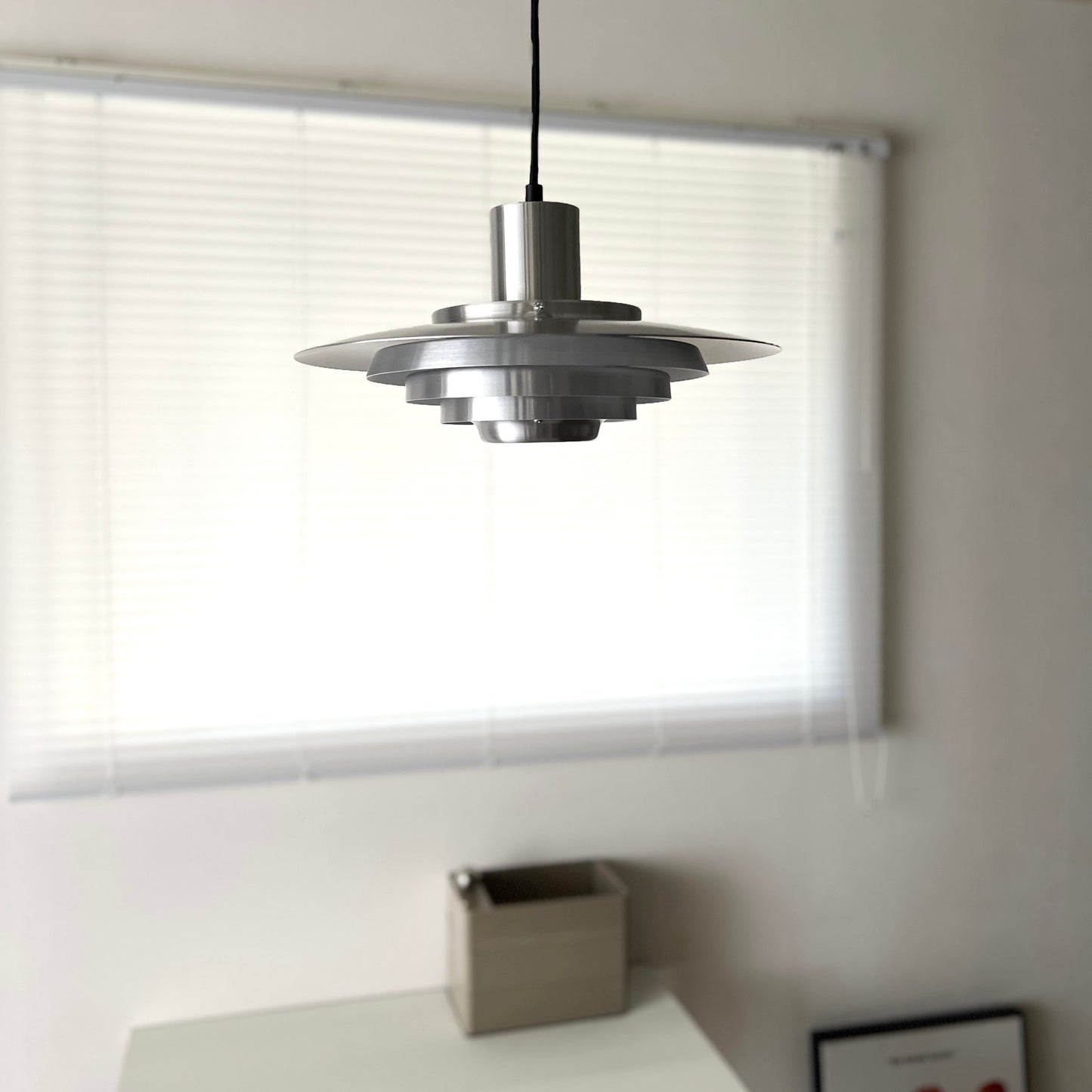 シルバーのシェードペンダントライト