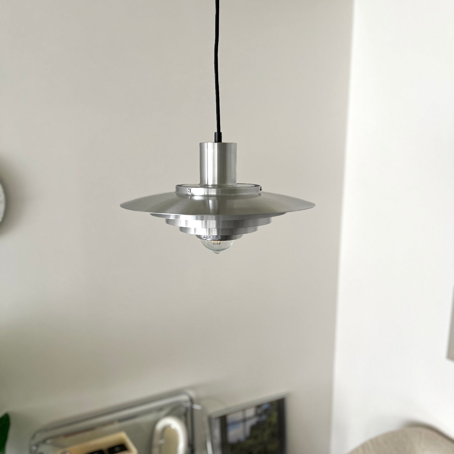 シルバーのシェードペンダントライト