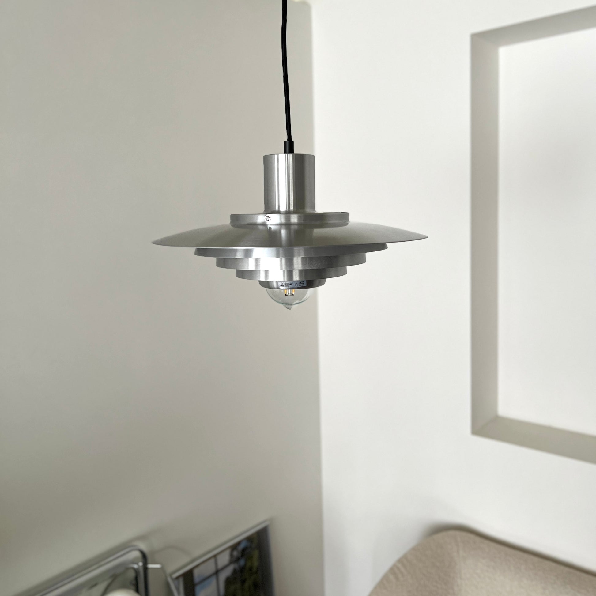 シルバーのシェードペンダントライト