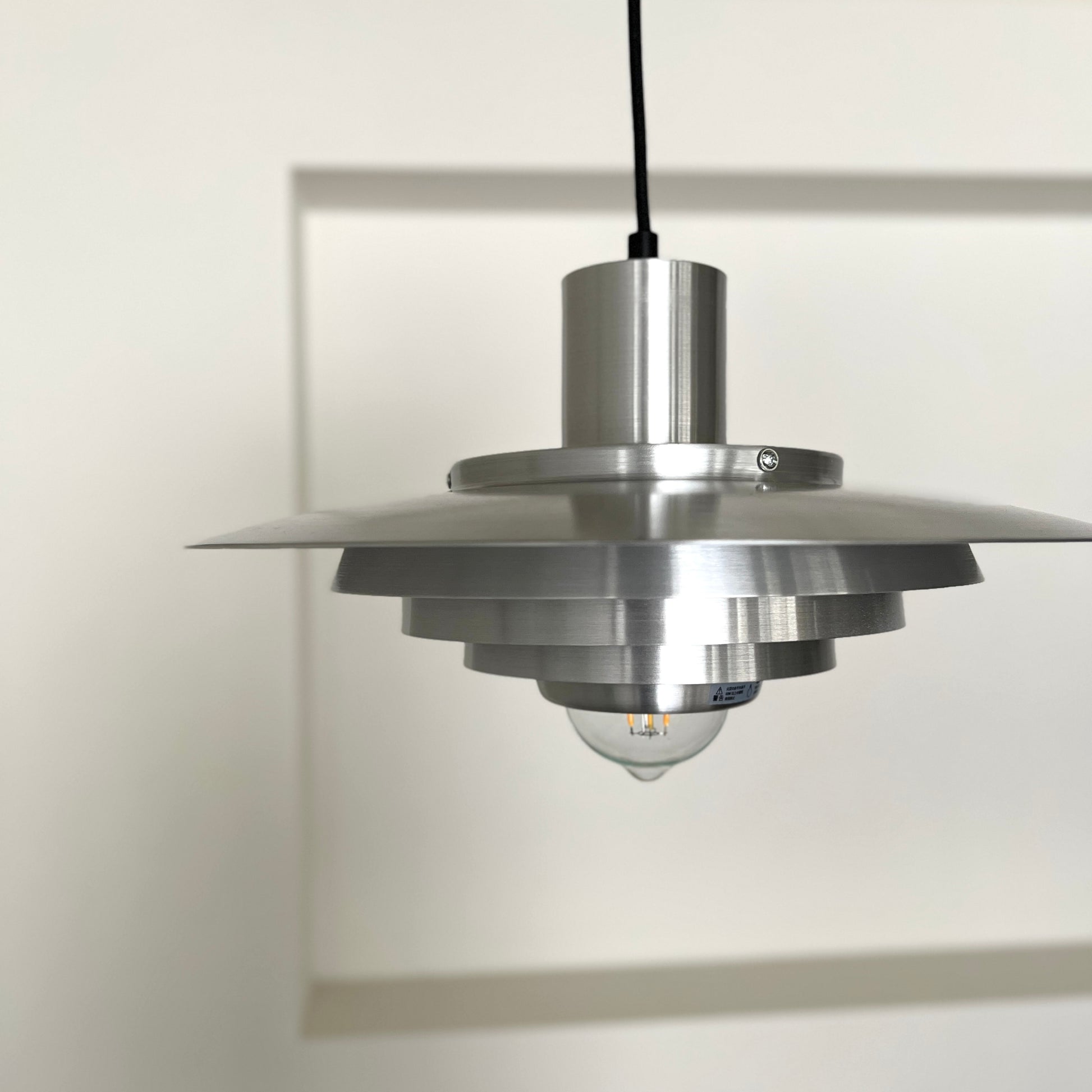 シルバーのシェードペンダントライト