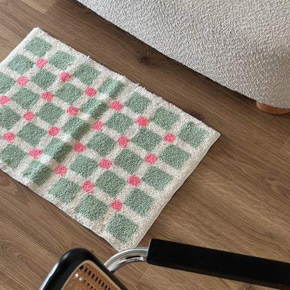 黄緑とピンクのスクエア柄のミニラグ