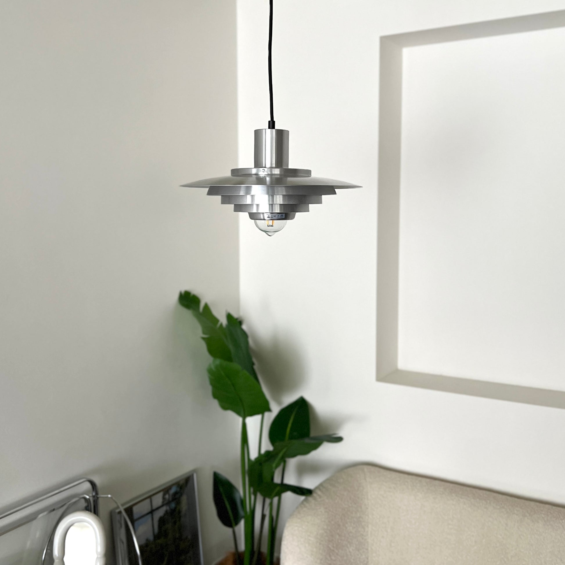 シルバーのシェードペンダントライト