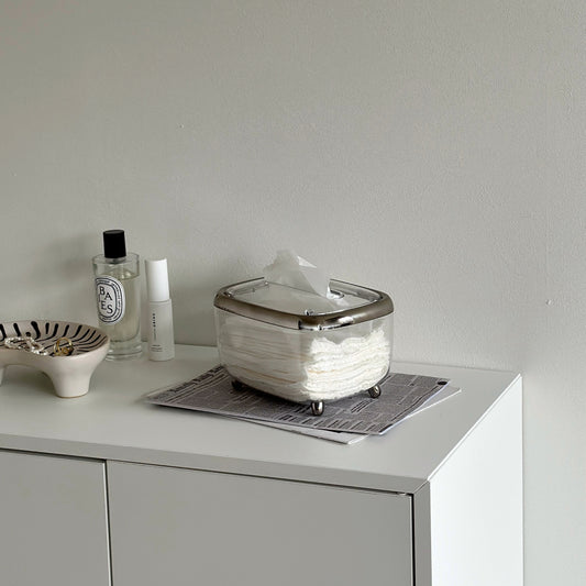 シルバーのラインが入った透明な脚付ティッシュケース