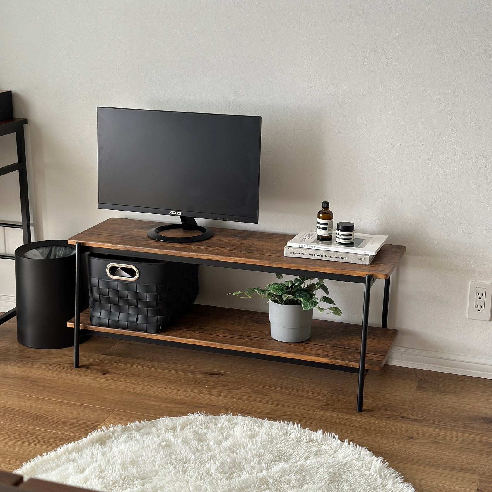 ブラック脚テレビボード