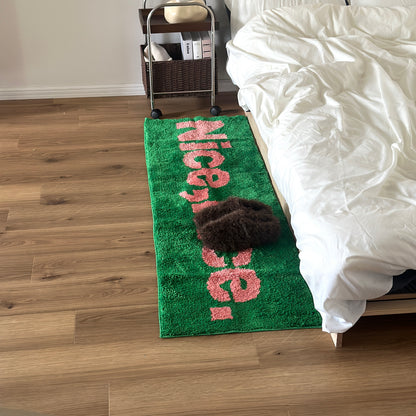 Nice,nice,のレタリングがされているグリーンのロングラグ