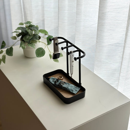 ブラックのウッドのアクセサリースタンド