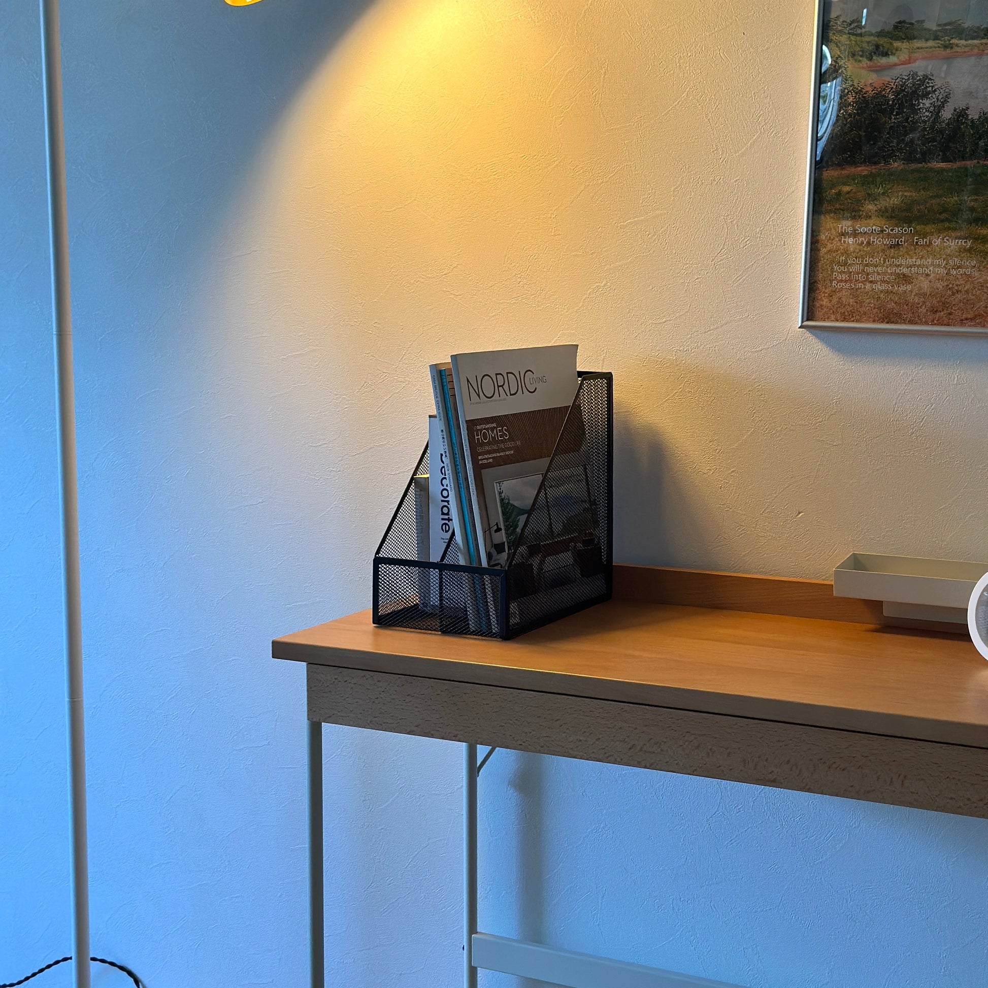 ブラックの卓上ブック収納ラック