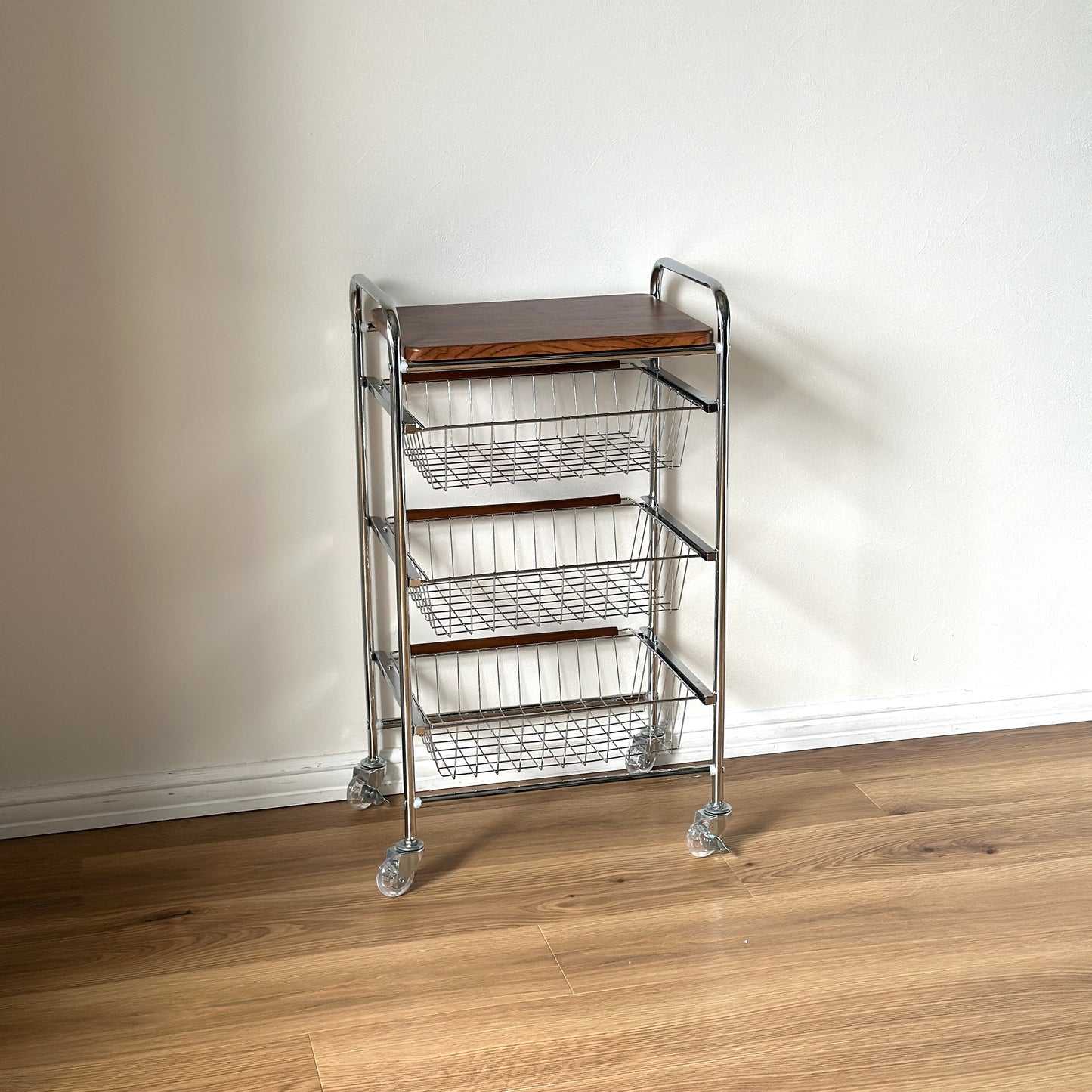 ステンレスとウッド天板の収納ワゴン
