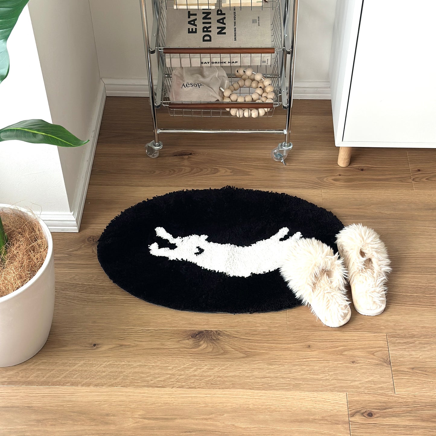 眠る犬がイラストされたミニラグ