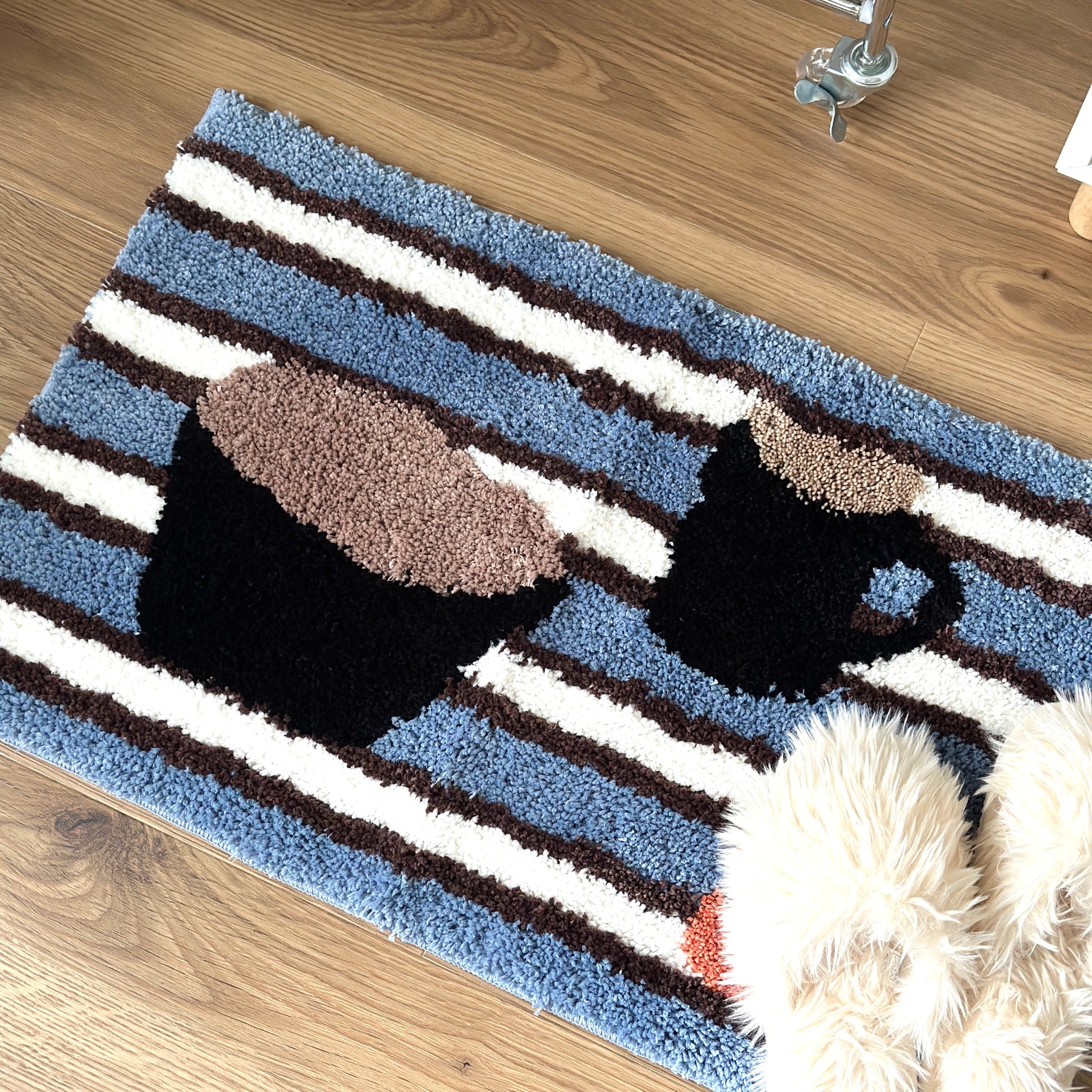 コーヒーカップがモチーフのミニラグ