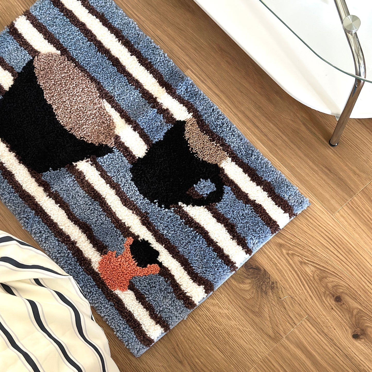 コーヒーカップがモチーフのミニラグ