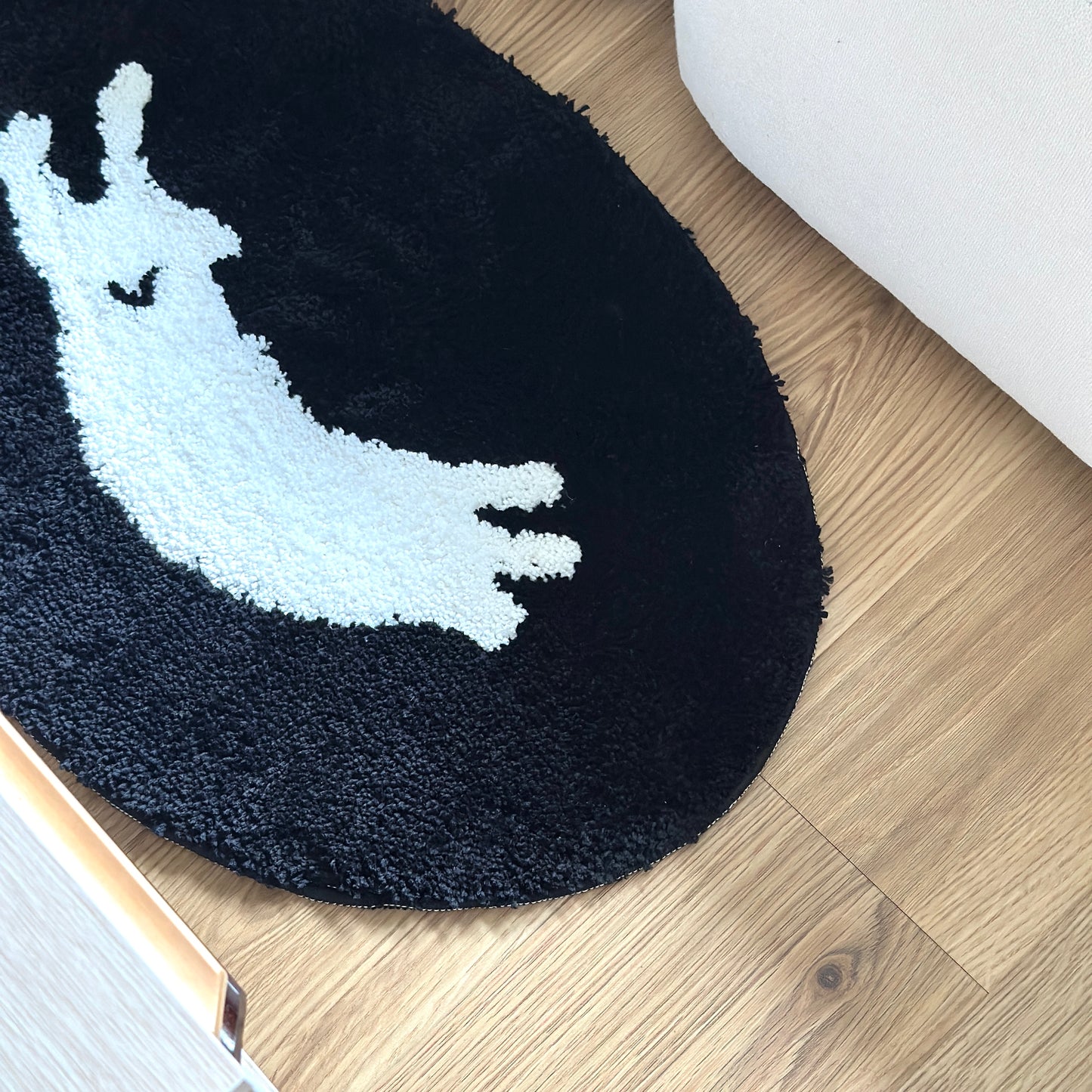 眠る犬がイラストされたミニラグ