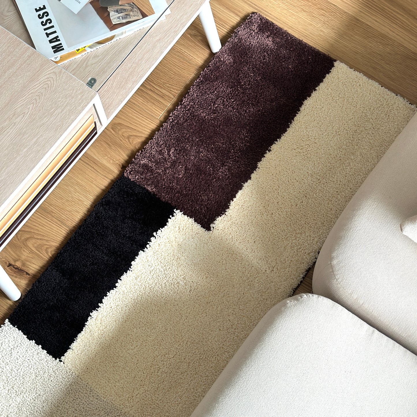 シンプルなブロックカラーのロングラグ