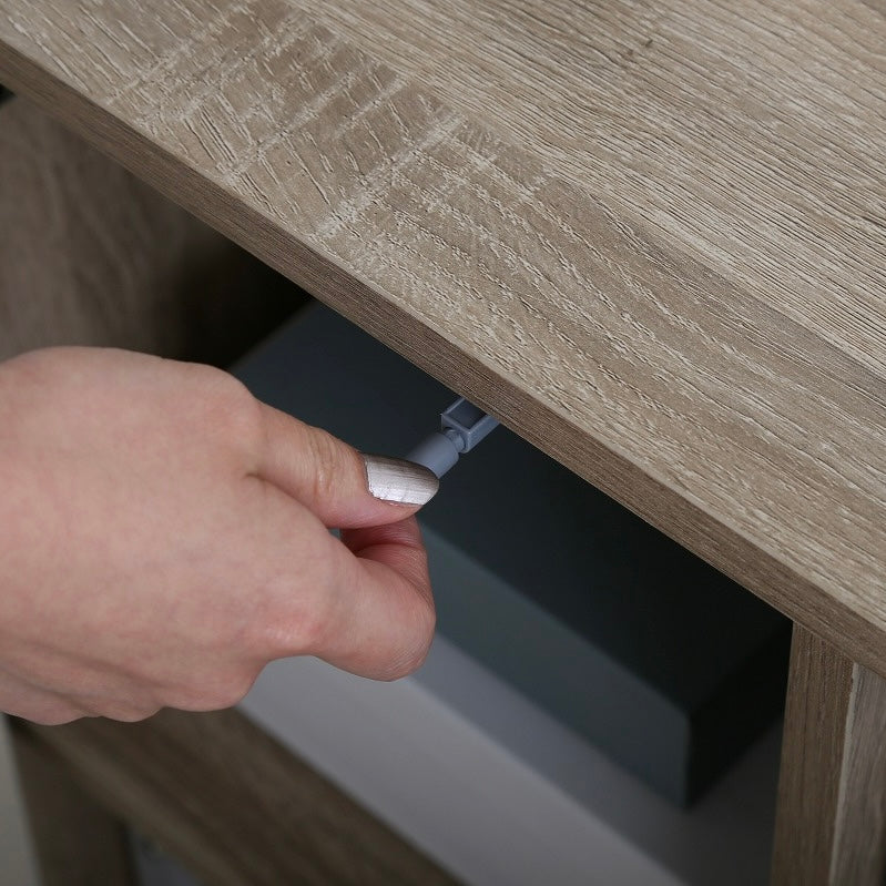 扉開きタイプのキャビネット