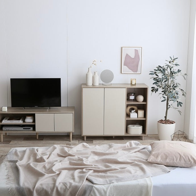 扉開きタイプのキャビネット