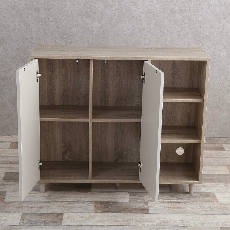 扉開きタイプのキャビネット