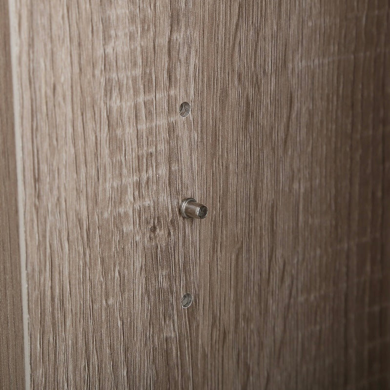 扉開きタイプのキャビネットのダボ部分