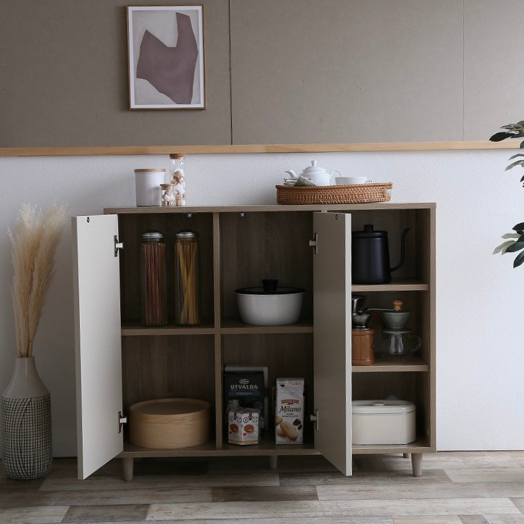 扉開きタイプのキャビネットの中身