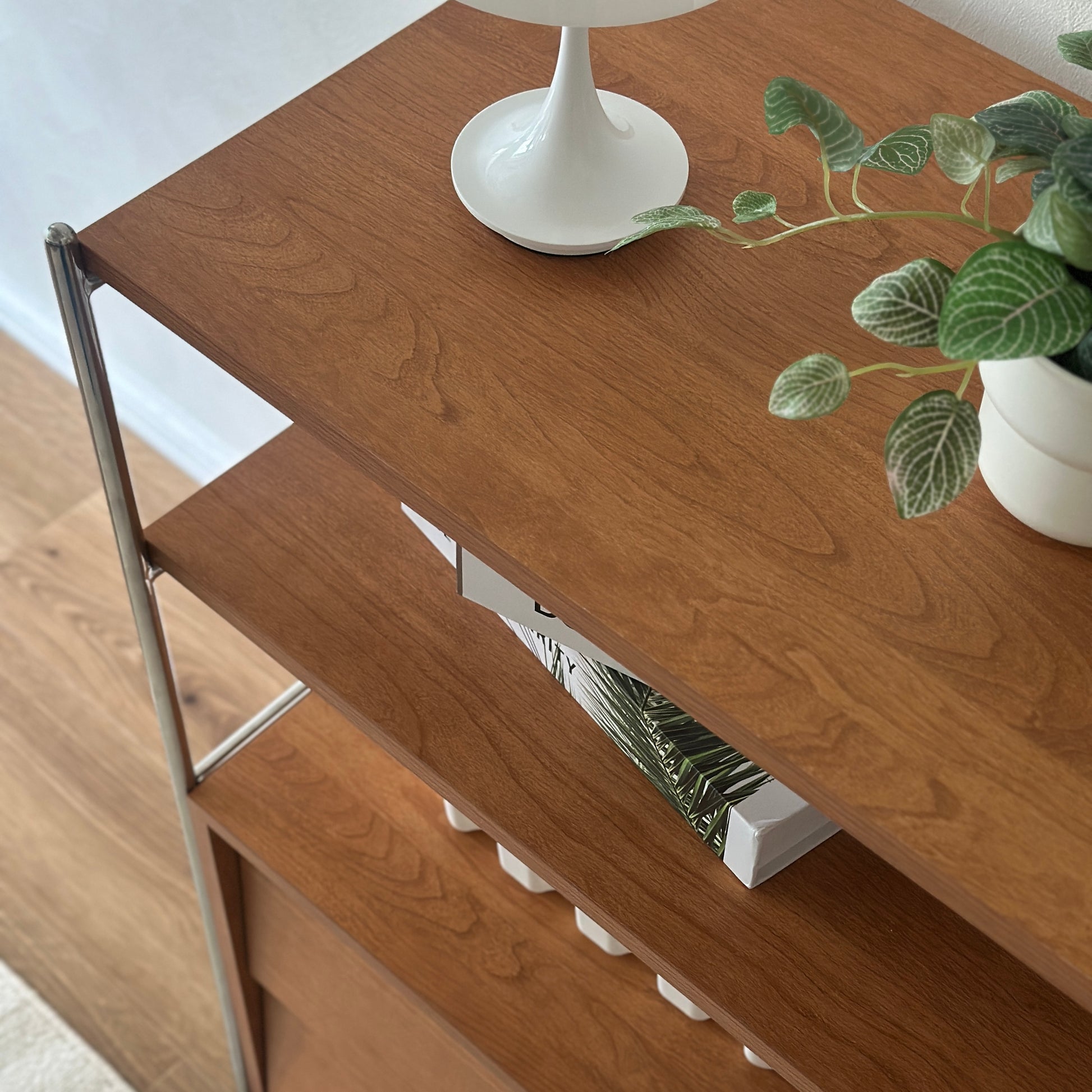 ウッド×アイアン製の引き出しシェルフ