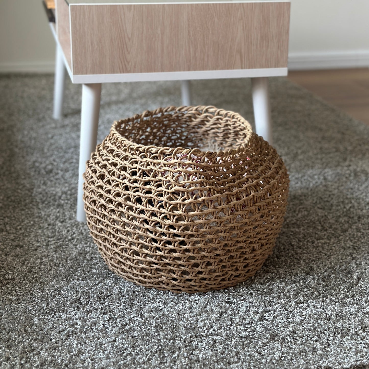 ラウンドのペーパーコードバスケット