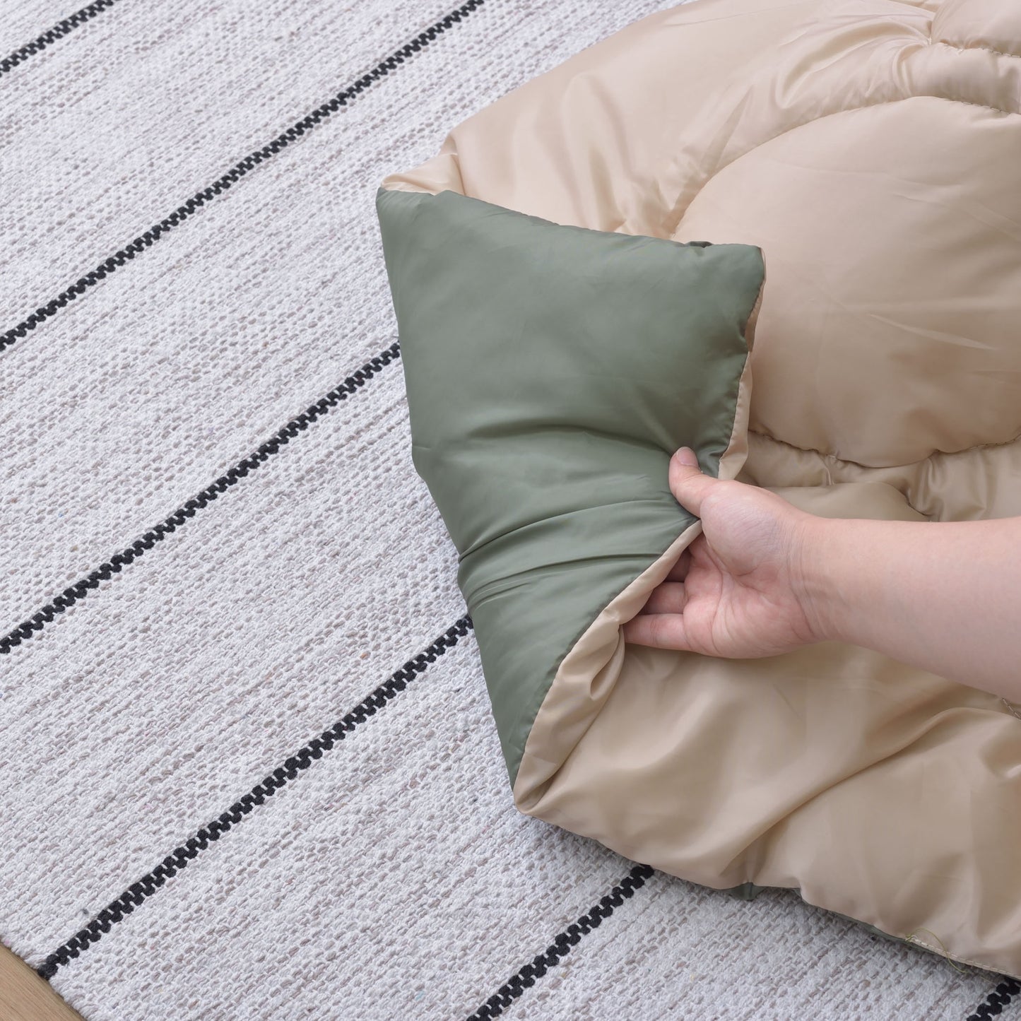 リバーシブルのキルティング素材のこたつ布団