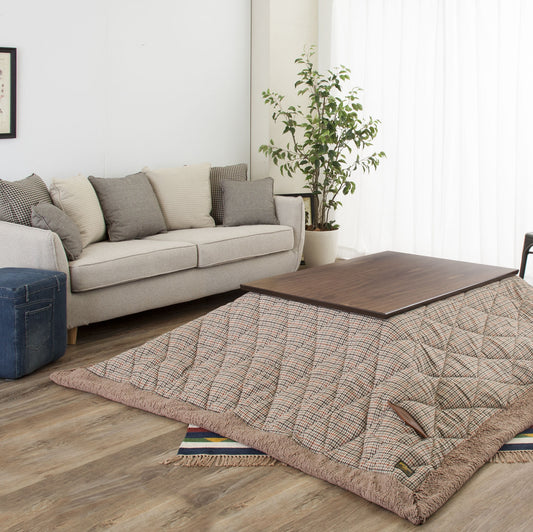 ウォルナットのこたつテーブルをこたつとして部屋に置いている様子