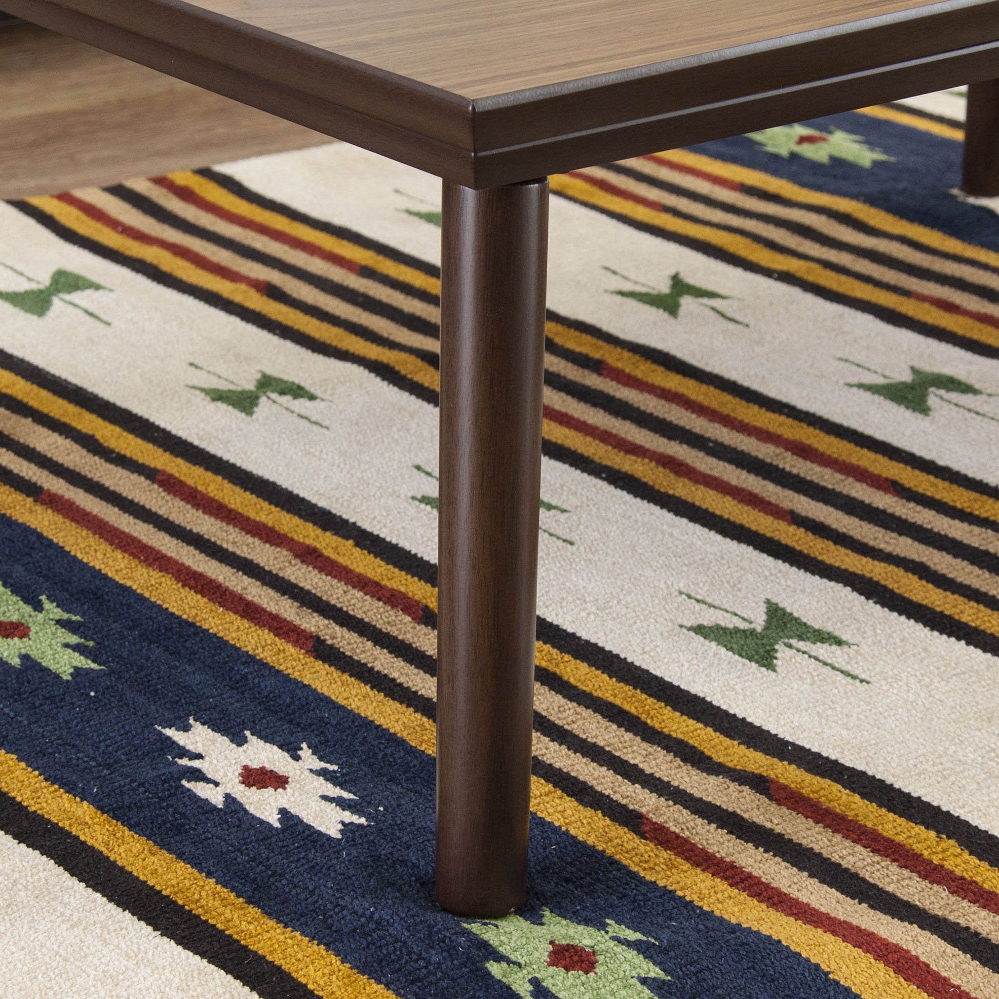 ウォルナットのこたつテーブルの脚部分