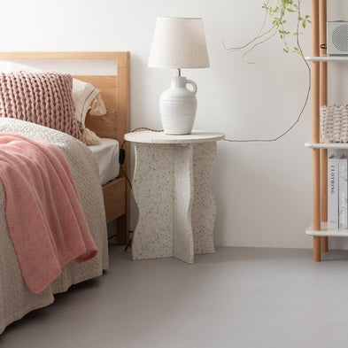 テラゾー柄のウェーブサイドテーブル